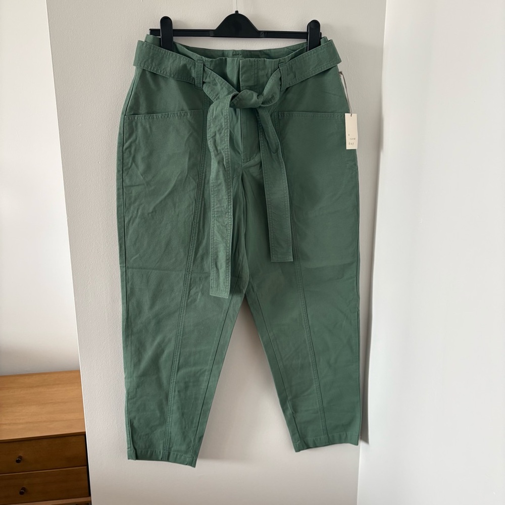 A New Day Green High Rise Belted Tapered Ankle Pants Size 14 NWT